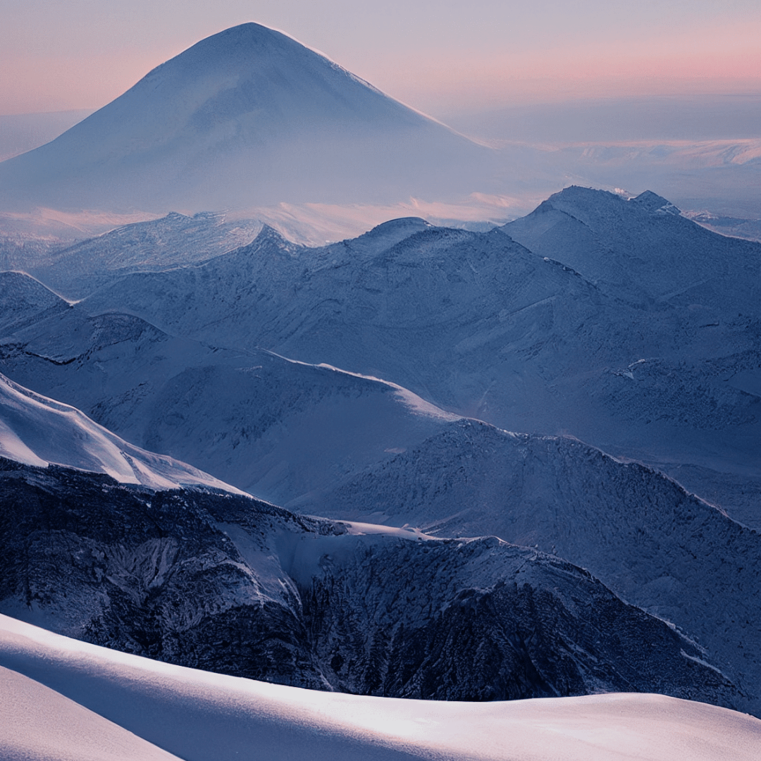 Montañas en invierno para artículo sobre cómo afecta el clima a tu rendimiento deportivo y tu alimentación