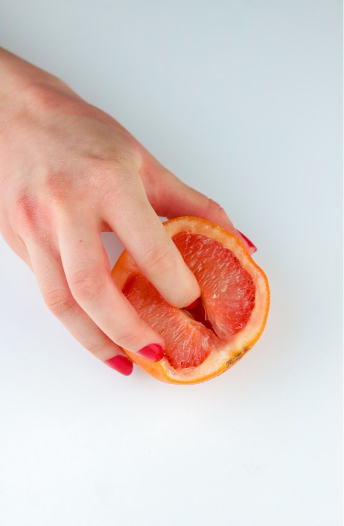 Cítrico rojo como alimento rico en hierro y energía para la fase menstrual en escalada
