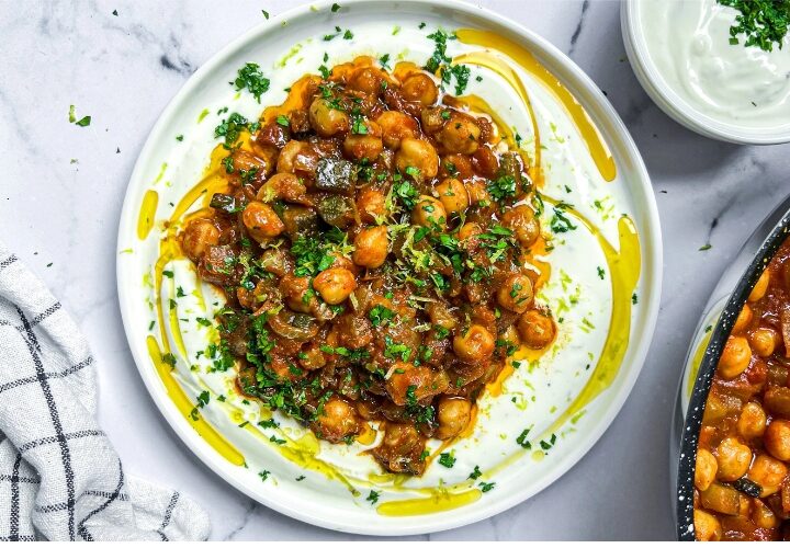 Garbanzos con salsa de yogur