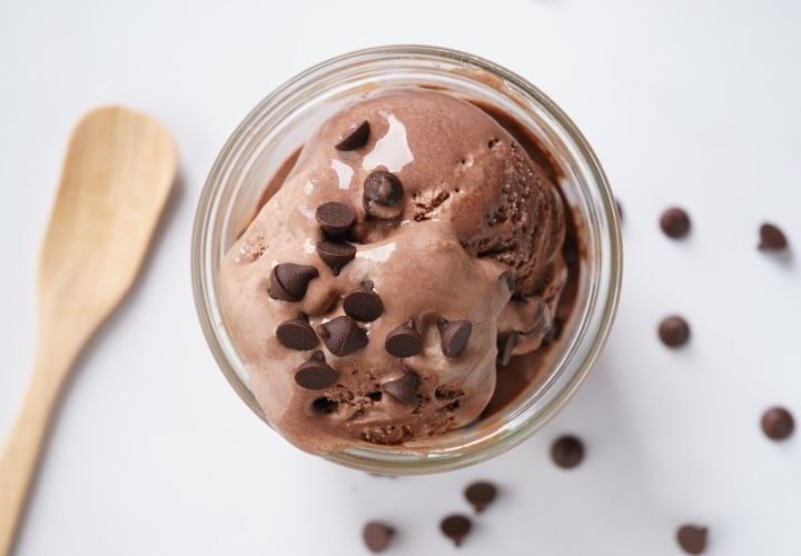 Helado de plátano y chocolate