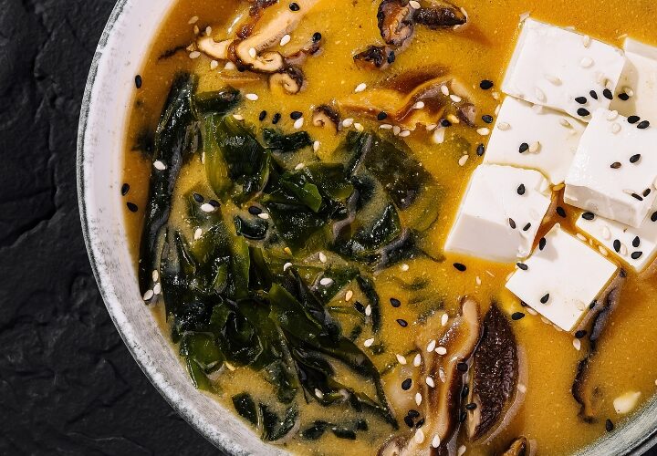 Sopa de verduras y tofu